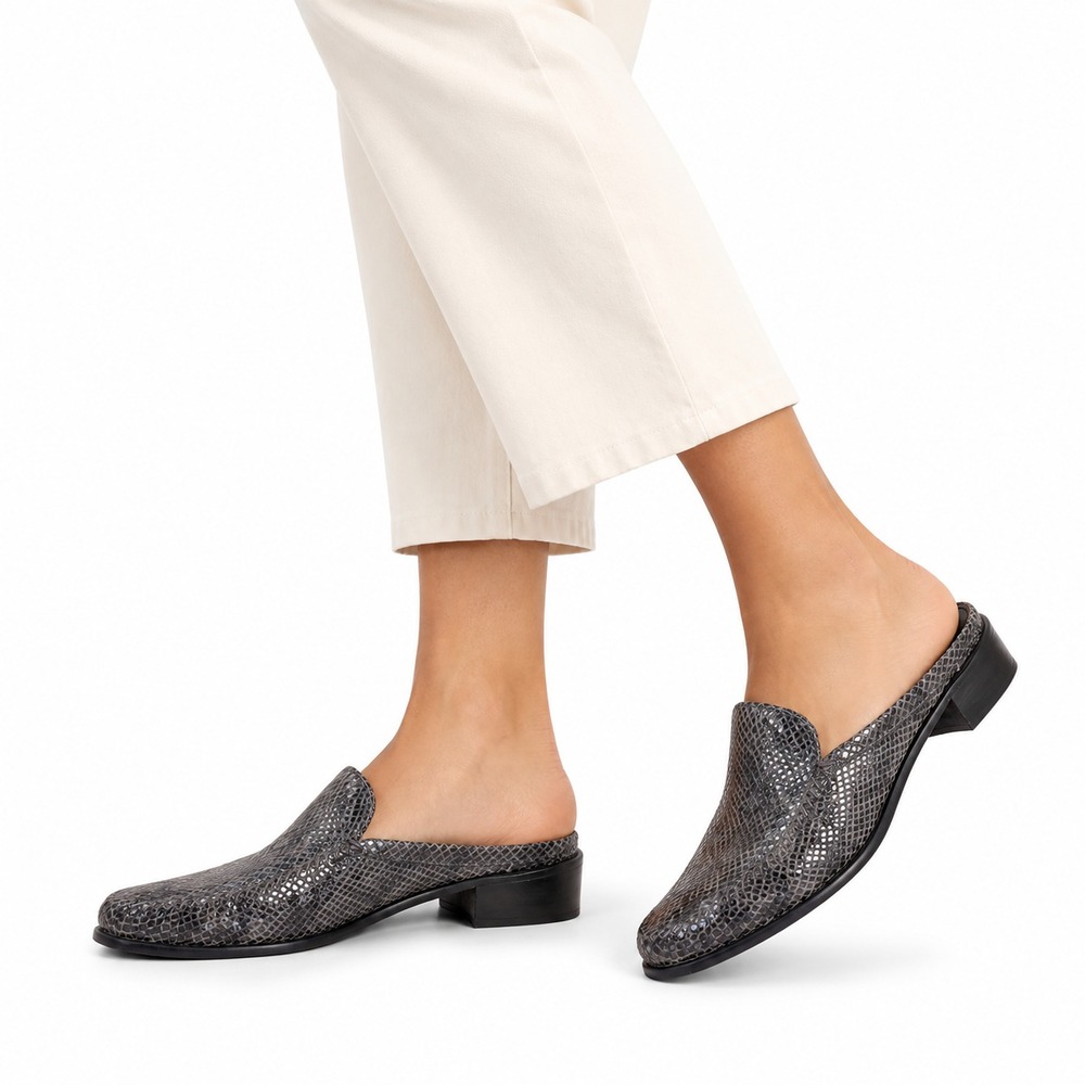Stuart‎ Weitzman Mules Womens 9AA Gray Snakeskin Leather Block Heel Y2K Vintage